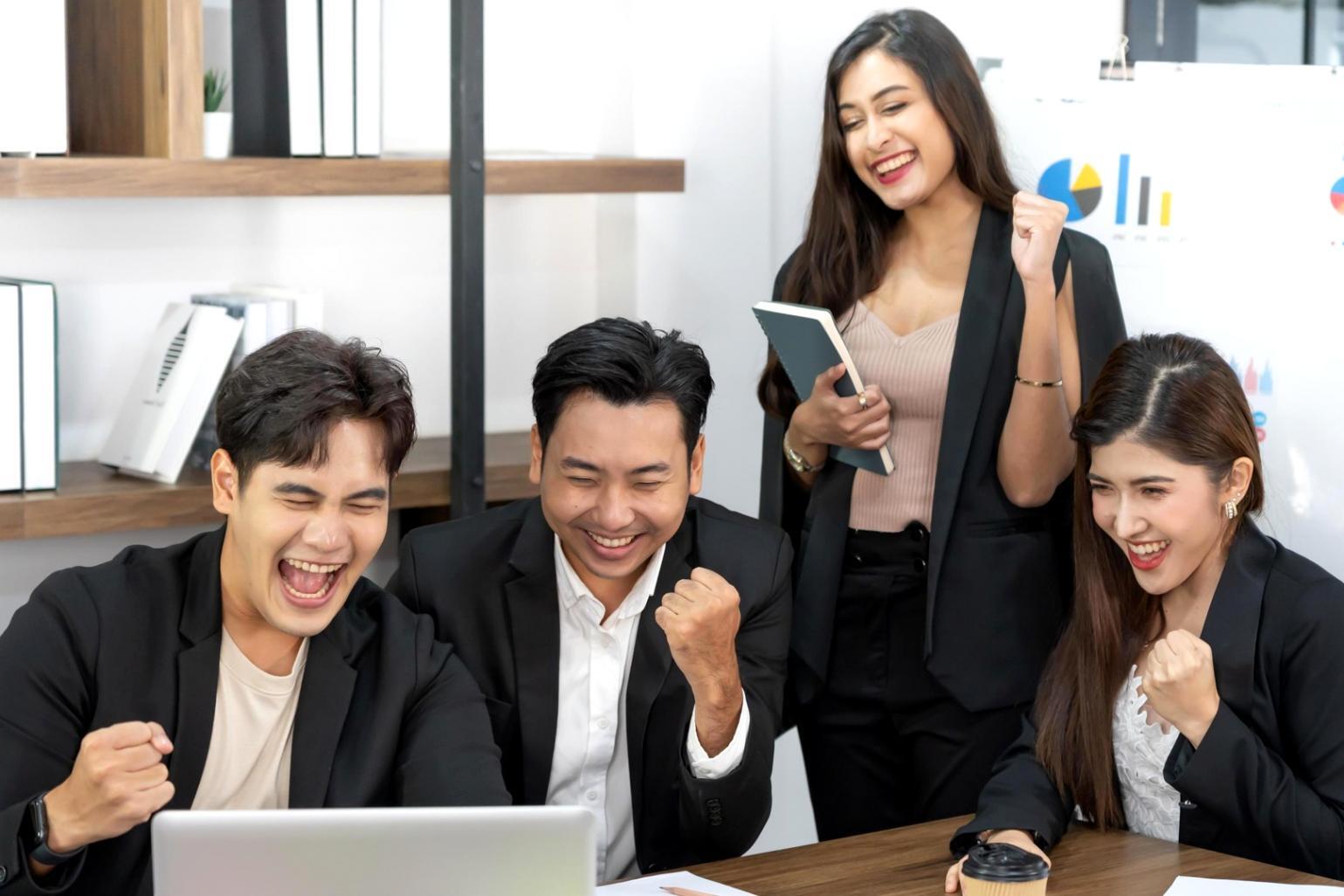 Ambiente di apprendimento tecnico SEO con strumenti e analisi